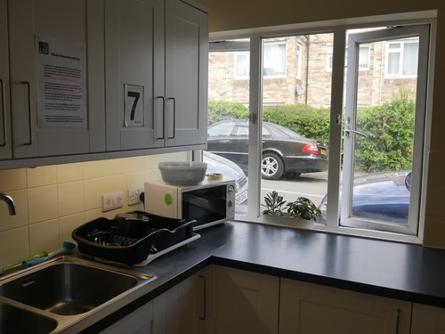 Habitación Individual con baño compartido (sin comidas)