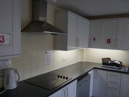 Habitación Individual con baño compartido (sin comidas)