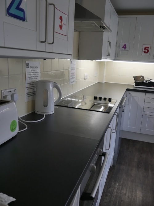 Habitación Individual con baño compartido (sin comidas)