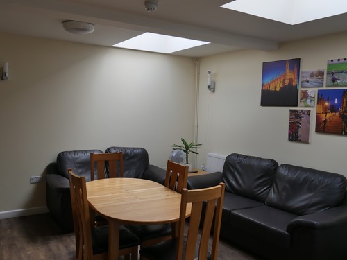 Habitación Individual con baño compartido (sin comidas)